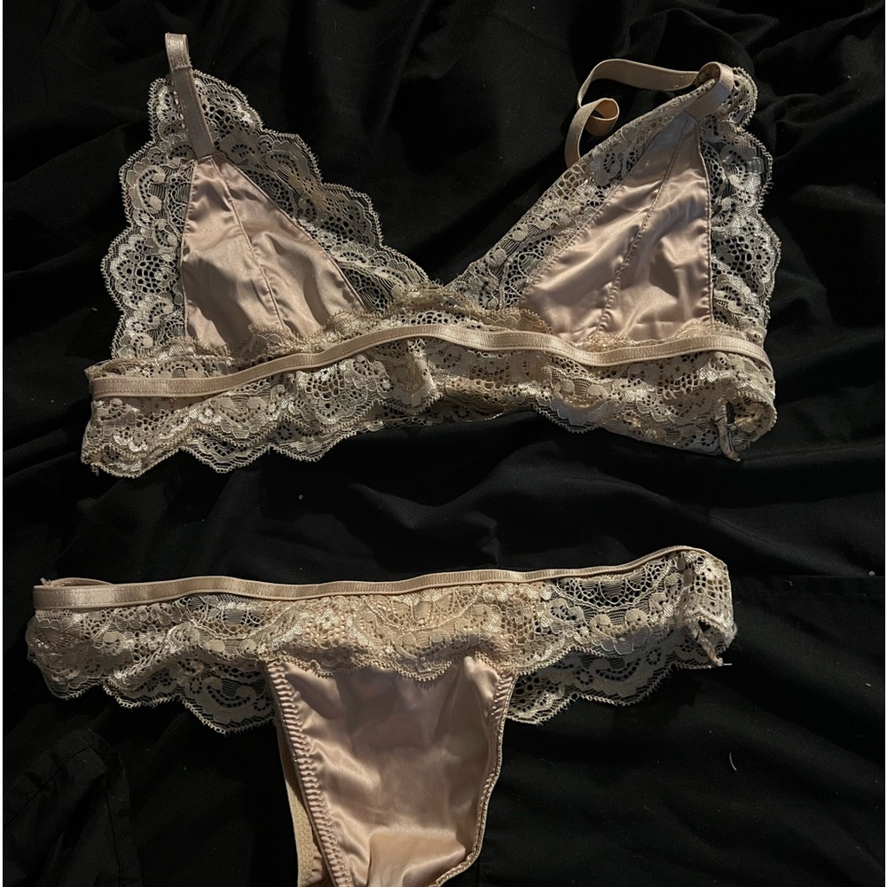 Golden lace two-piece lingerie set